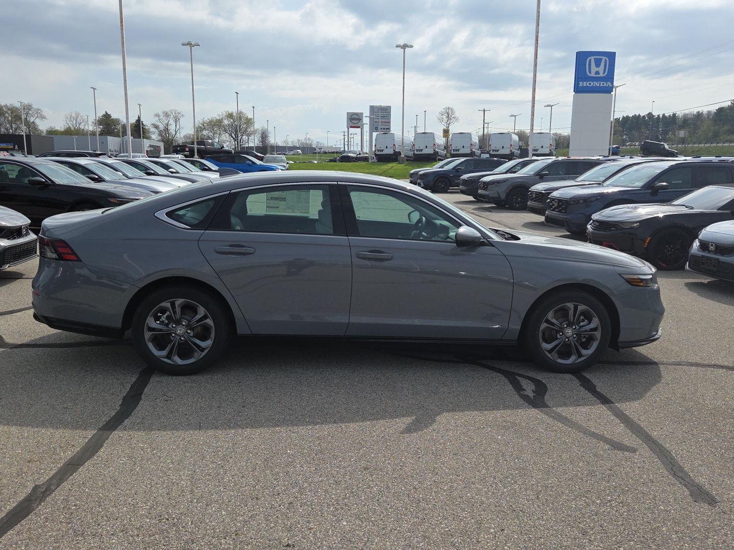 2025 Honda Accord Hybrid EX-L - Photo 8