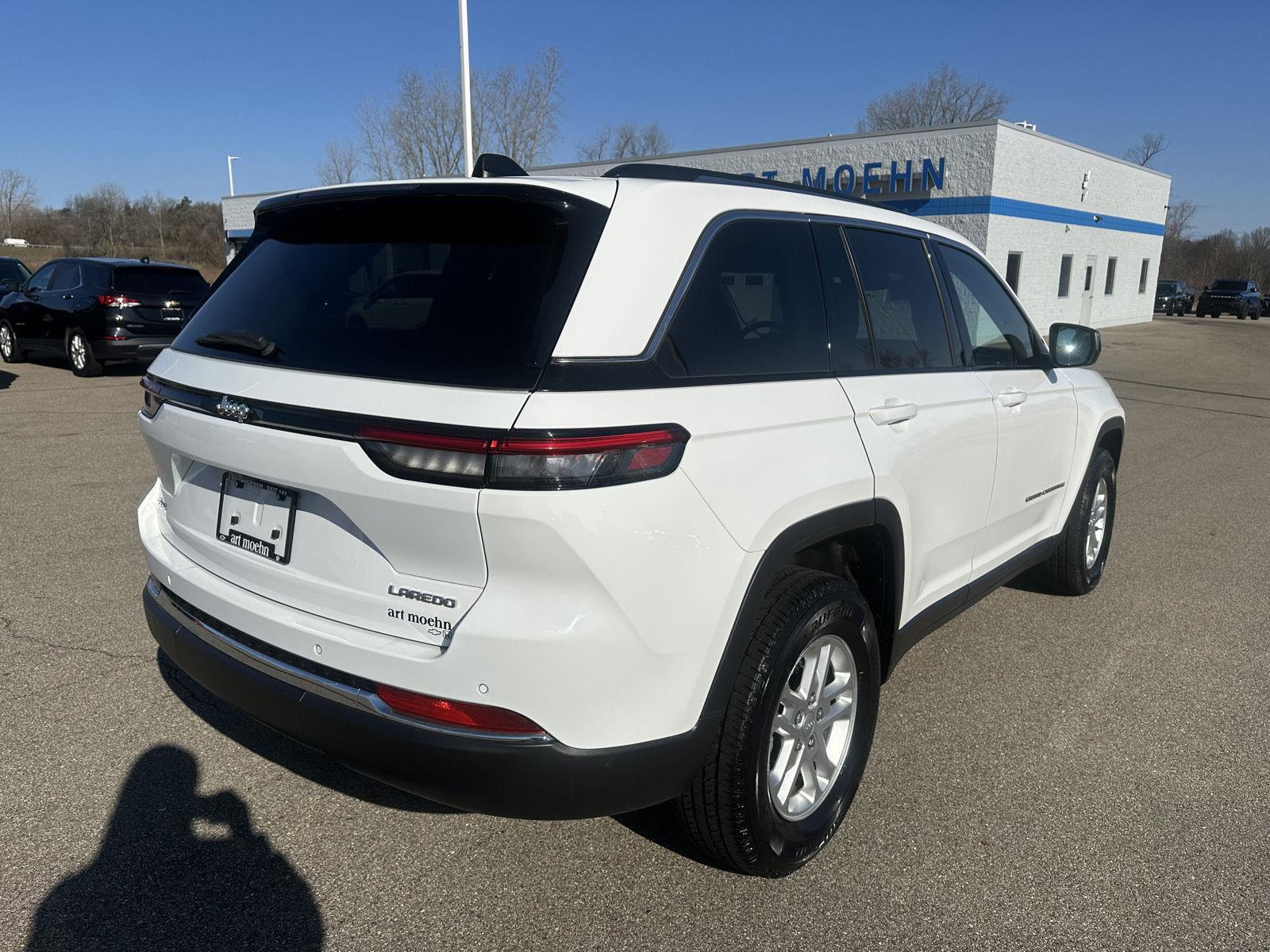 2023 Jeep Grand Cherokee Laredo - Photo 9