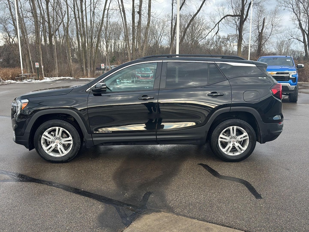 Used 2024 GMC Terrain SLE SUV