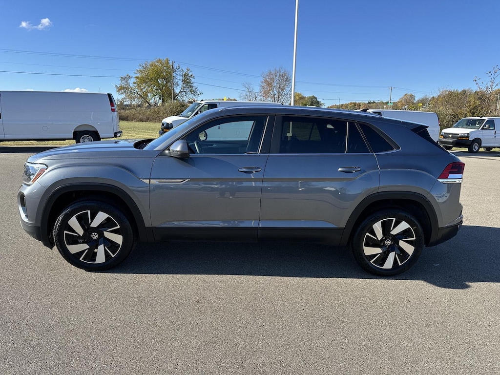 Used 2025 Volkswagen Atlas Cross Sport 2.0T SE w/Technology 4MOTION