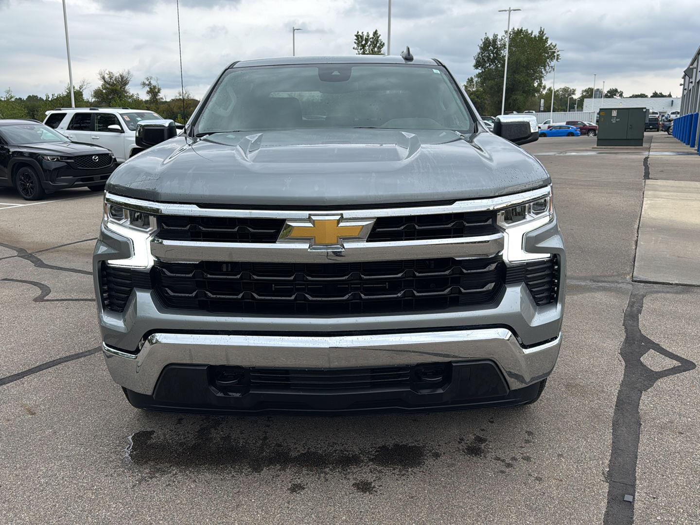 2024 Chevrolet Silverado 1500 LT photo 2