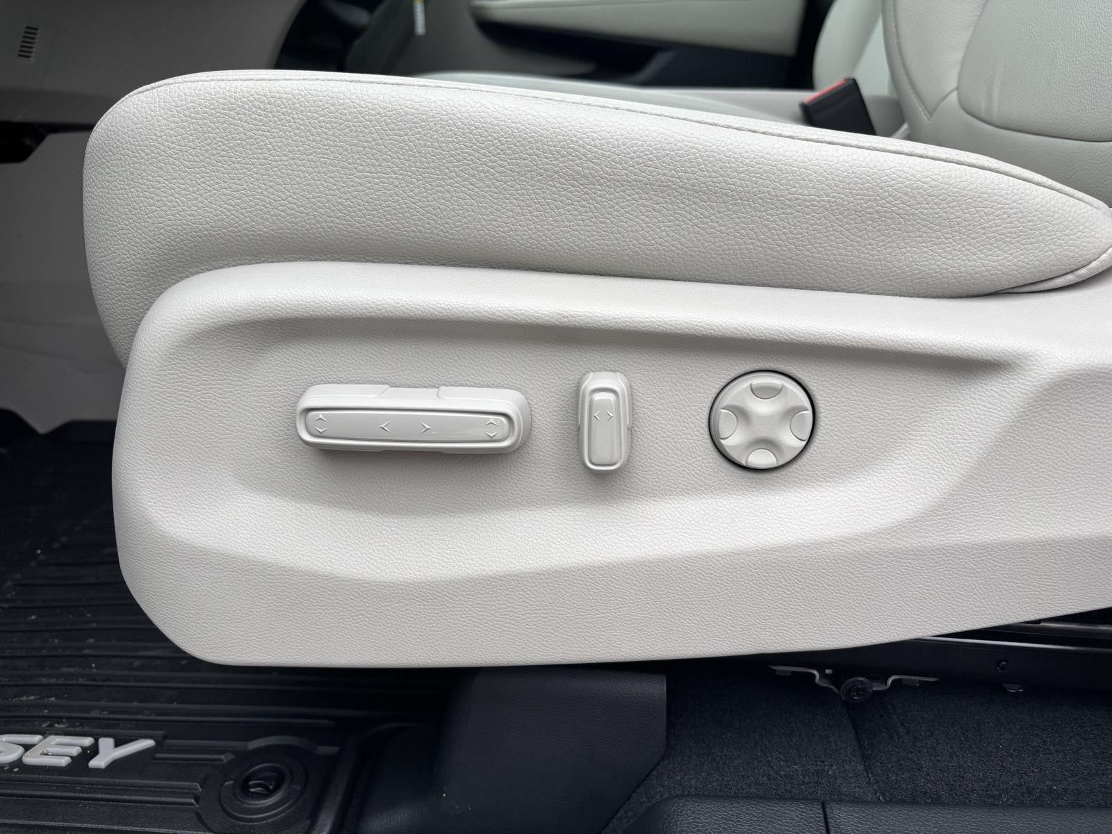 2026 Honda Odyssey EX-L - Photo 13