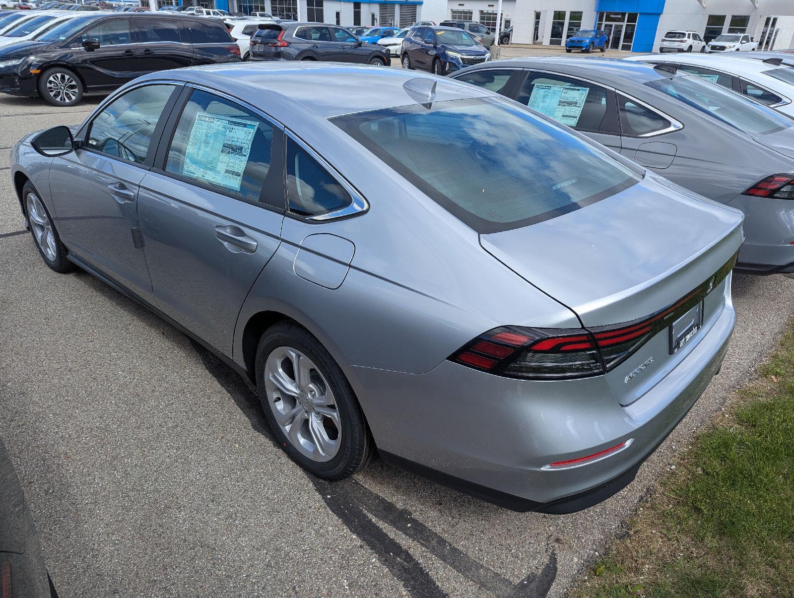 2025 Honda Accord LX photo 4