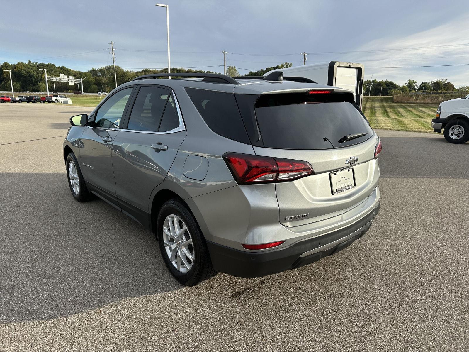 2023 Chevrolet Equinox LT photo 3