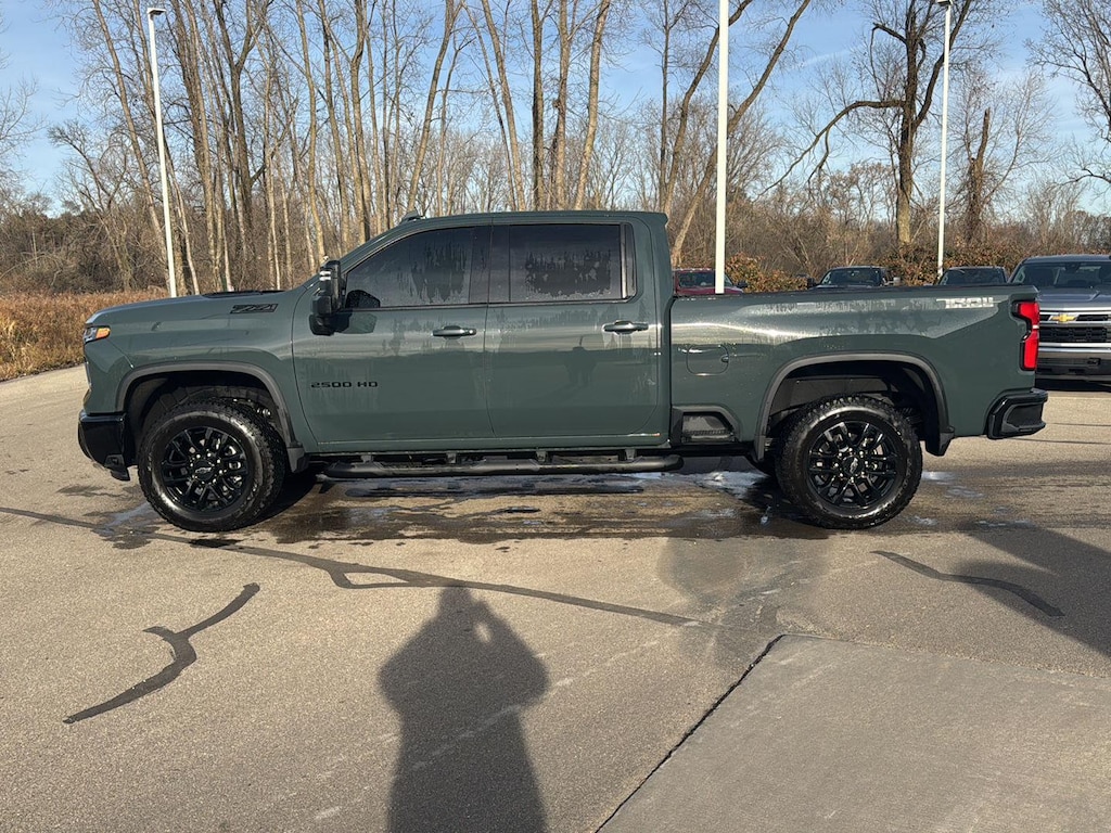 2025 Chevrolet Silverado 2500HD LTZ photo 2