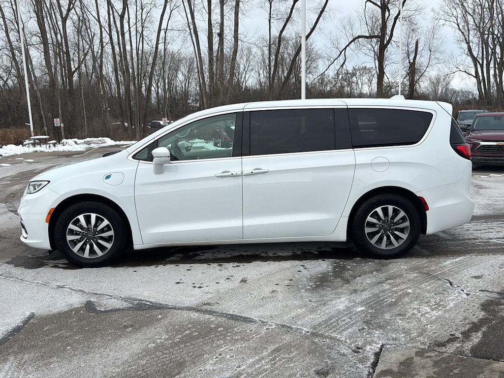 Used 2022 Chrysler Pacifica Hybrid Touring L Van