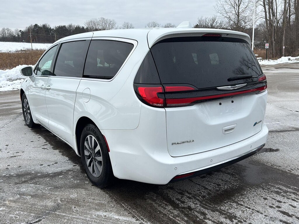 Used 2022 Chrysler Pacifica Hybrid Touring L Van