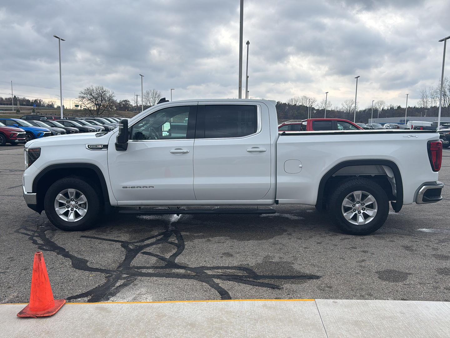 2022 Gmc Sierra 1500 SLE photo 2