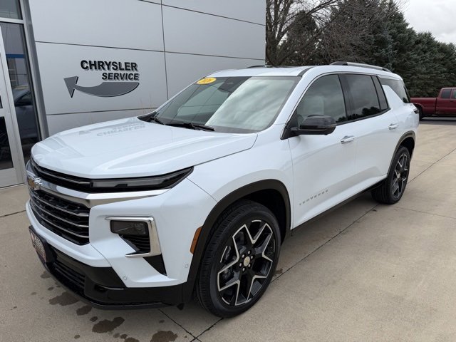 2026 Chevrolet Traverse High Country photo 2