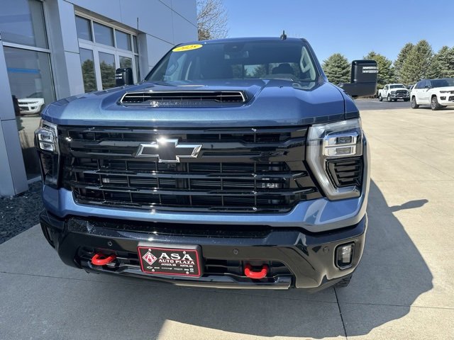 2025 Chevrolet Silverado 2500HD LT photo 3