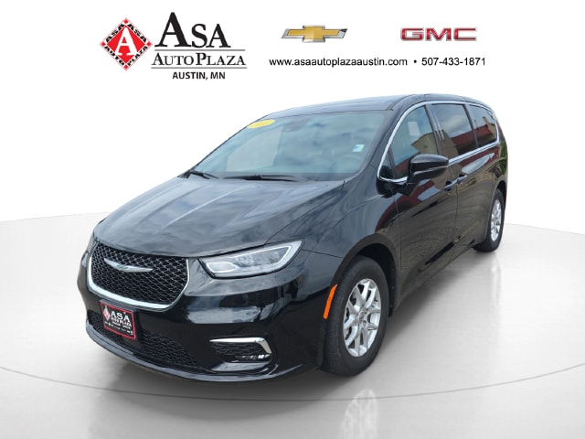Used 2025 Chrysler Pacifica Select with VIN 2C4RC1BG6SR506360 for sale in Austin, Minnesota