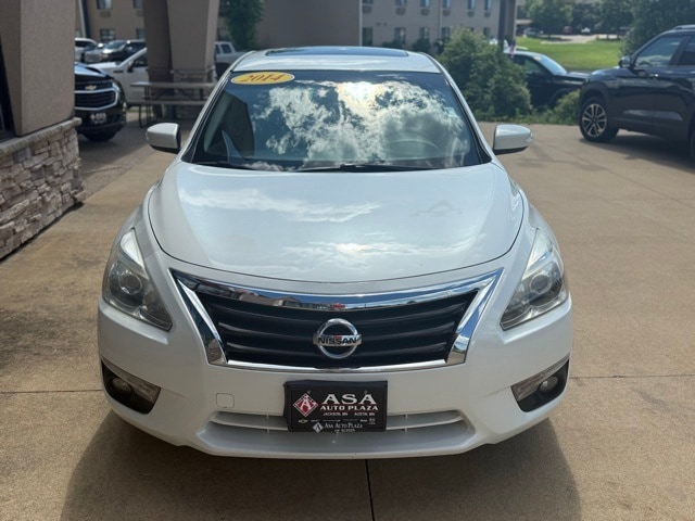 Used 2014 Nissan Altima SL with VIN 1N4AL3AP2EC267323 for sale in Austin, Minnesota