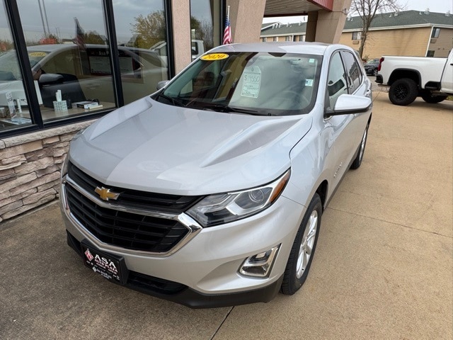 Used 2020 Chevrolet Equinox LT with VIN 2GNAXUEV2L6212669 for sale in Austin, Minnesota