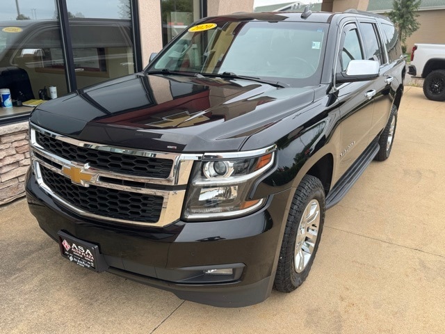 Used 2020 Chevrolet Suburban LT with VIN 1GNSKHKC1LR257829 for sale in Austin, Minnesota