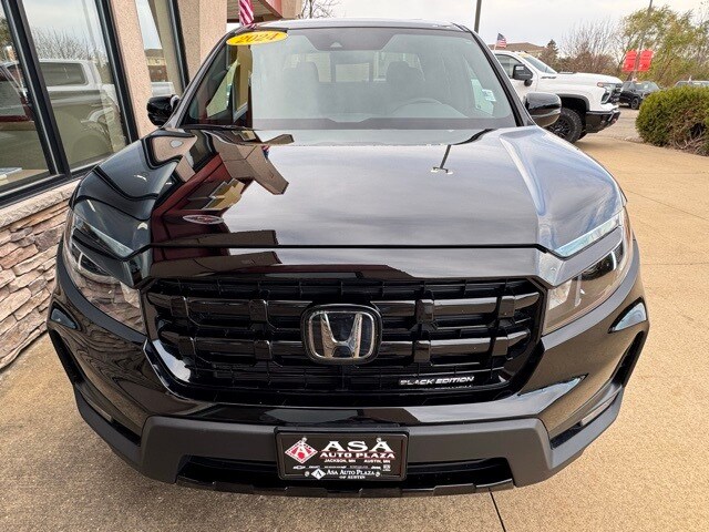 2024 Honda Ridgeline Black Edition photo 3