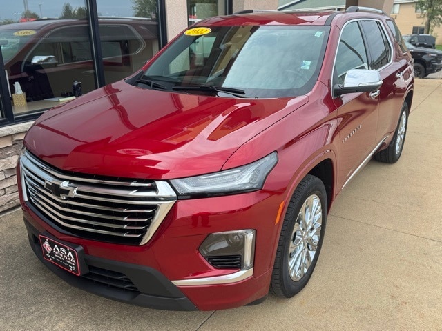Used 2022 Chevrolet Traverse Premier with VIN 1GNEVKKW2NJ140371 for sale in Austin, Minnesota