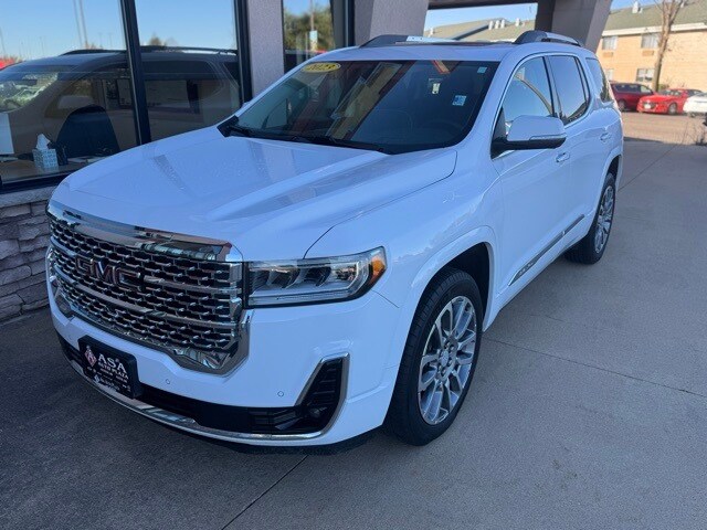 2023 Gmc Acadia Denali photo 2