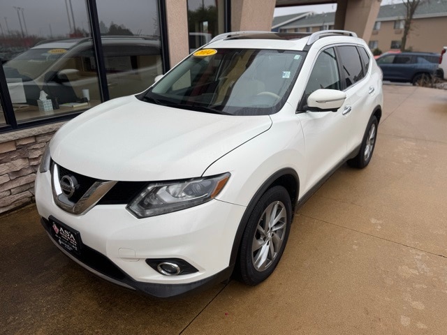Used 2014 Nissan Rogue SL with VIN 5N1AT2MV2EC838013 for sale in Austin, Minnesota