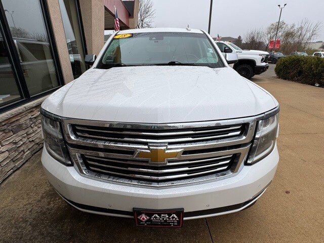 2018 Chevrolet Suburban Premier photo 3