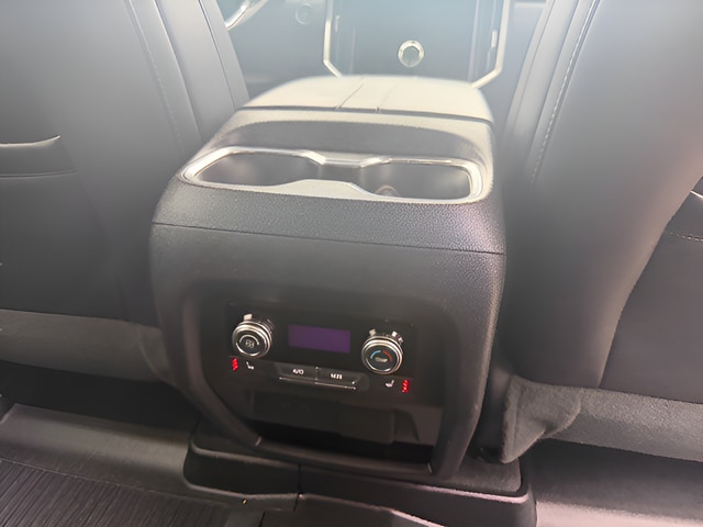 2025 GMC Acadia Denali - Photo 15