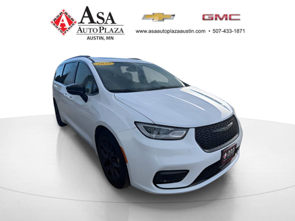Used 2025 Chrysler Pacifica Limited Minivan/Van