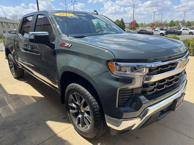 2025 Chevrolet Silverado 1500 LT photo 4