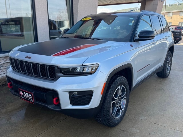 Used 2022 Jeep Grand Cherokee Trailhawk with VIN 1C4RJHCG1N8613863 for sale in Austin, Minnesota
