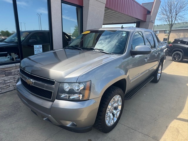Used 2008 Chevrolet Avalanche LTZ with VIN 3GNFK123X8G210752 for sale in Austin, Minnesota