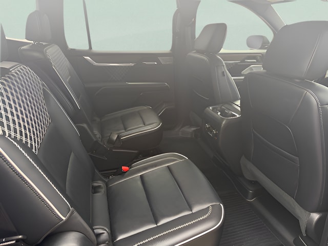 2025 GMC Acadia Denali - Photo 16