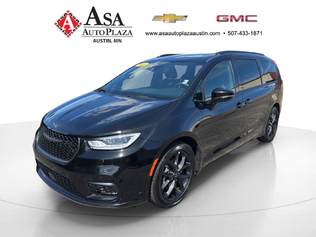 Used 2025 Chrysler Pacifica Limited with VIN 2C4RC1GG6SR585425 for sale in Austin, Minnesota