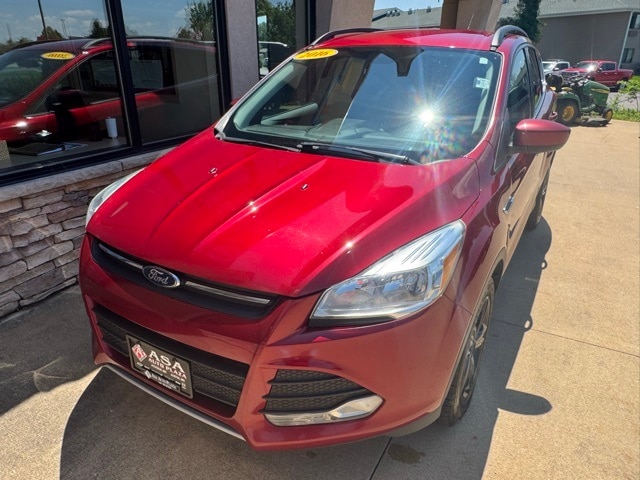 Used 2016 Ford Escape SE with VIN 1FMCU9GX2GUB72621 for sale in Austin, Minnesota