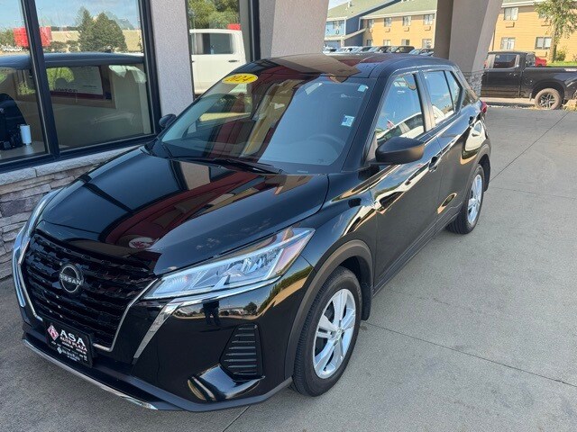 2024 Nissan Kicks S photo 2