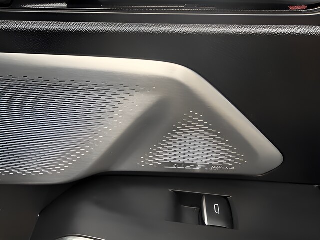 2025 GMC Acadia Denali - Photo 9