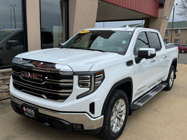 Used 2023 GMC Sierra 1500 SLT with VIN 3GTUUDEL5PG176435 for sale in Austin, Minnesota