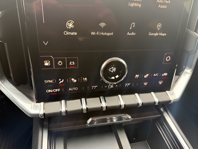 2025 GMC Acadia Denali - Photo 28