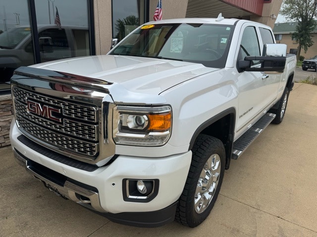 Used 2018 GMC Sierra 2500 Denali HD Denali with VIN 1GT12UEG0JF223486 for sale in Austin, Minnesota
