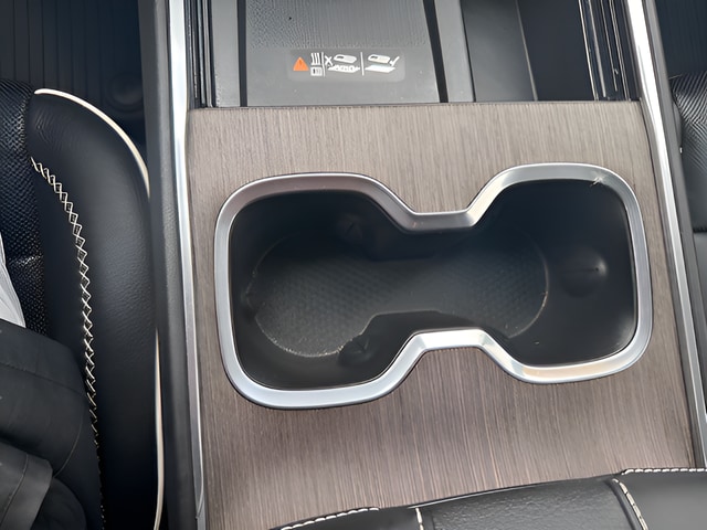 2025 GMC Acadia Denali - Photo 26