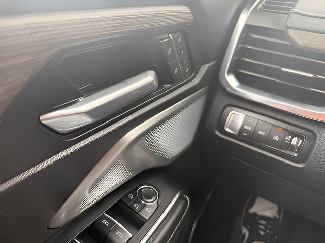 2025 GMC Acadia Denali - Photo 31