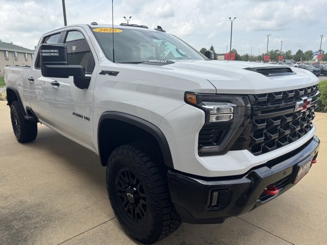 2025 Chevrolet Silverado 2500HD ZR2 photo 4