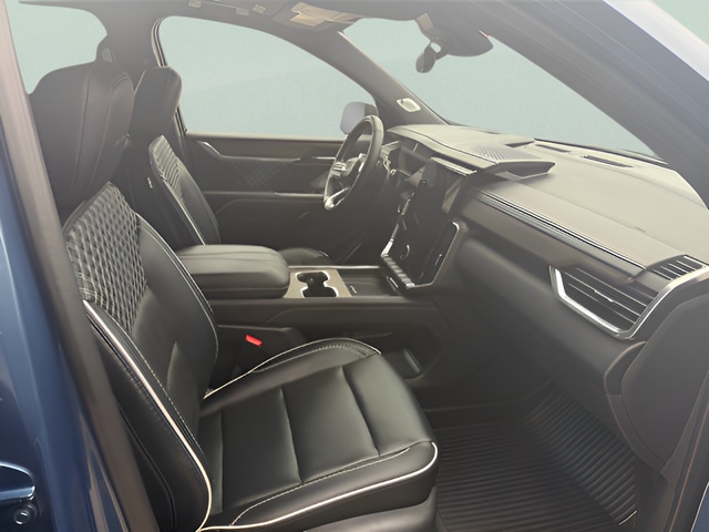 2025 GMC Acadia Denali - Photo 13