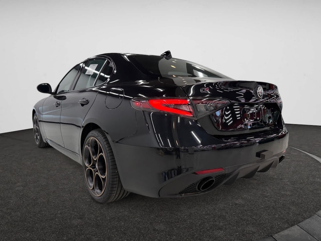 New 2025 Alfa Romeo Giulia Intensa Sedan