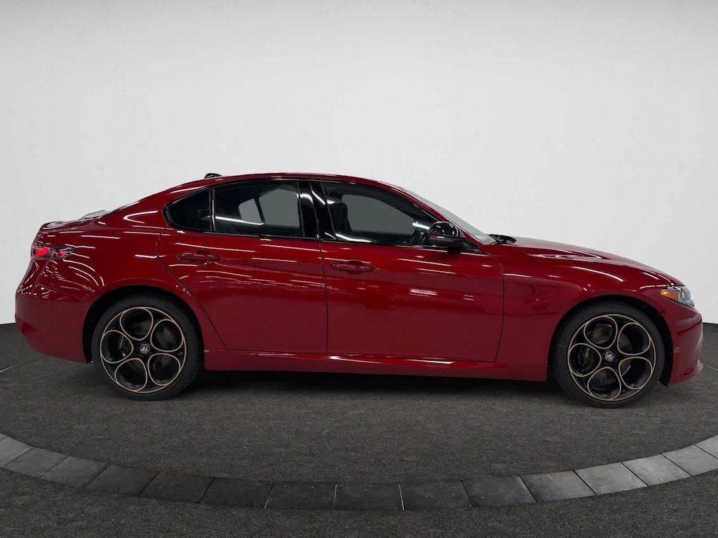 New 2025 Alfa Romeo Giulia Intensa Sedan