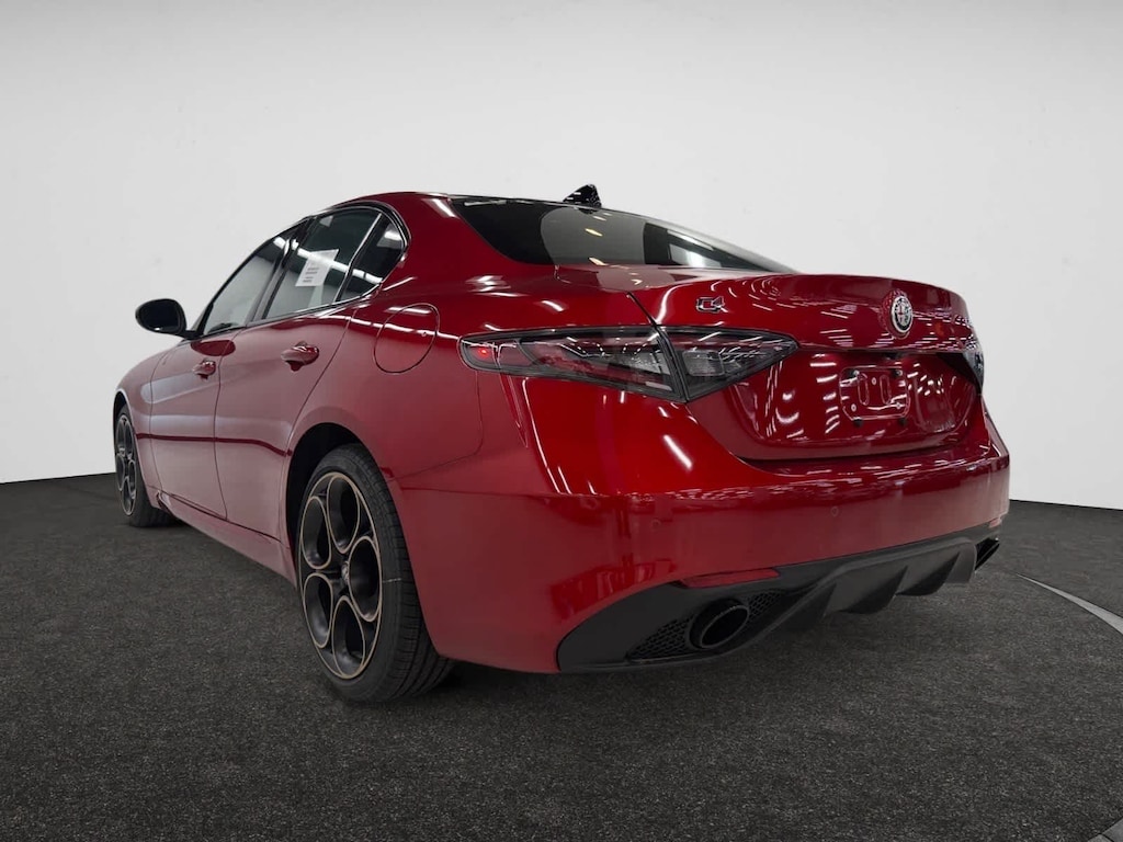 New 2025 Alfa Romeo Giulia Intensa Sedan