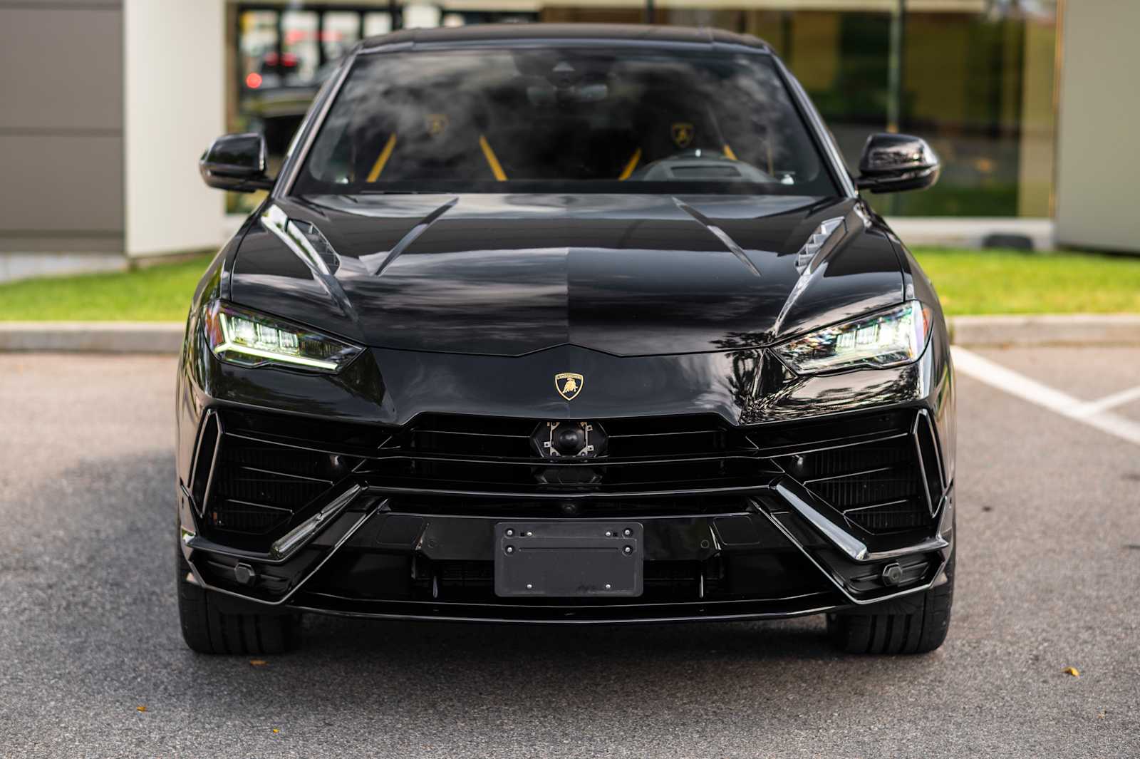 2023 Lamborghini Urus S photo 2
