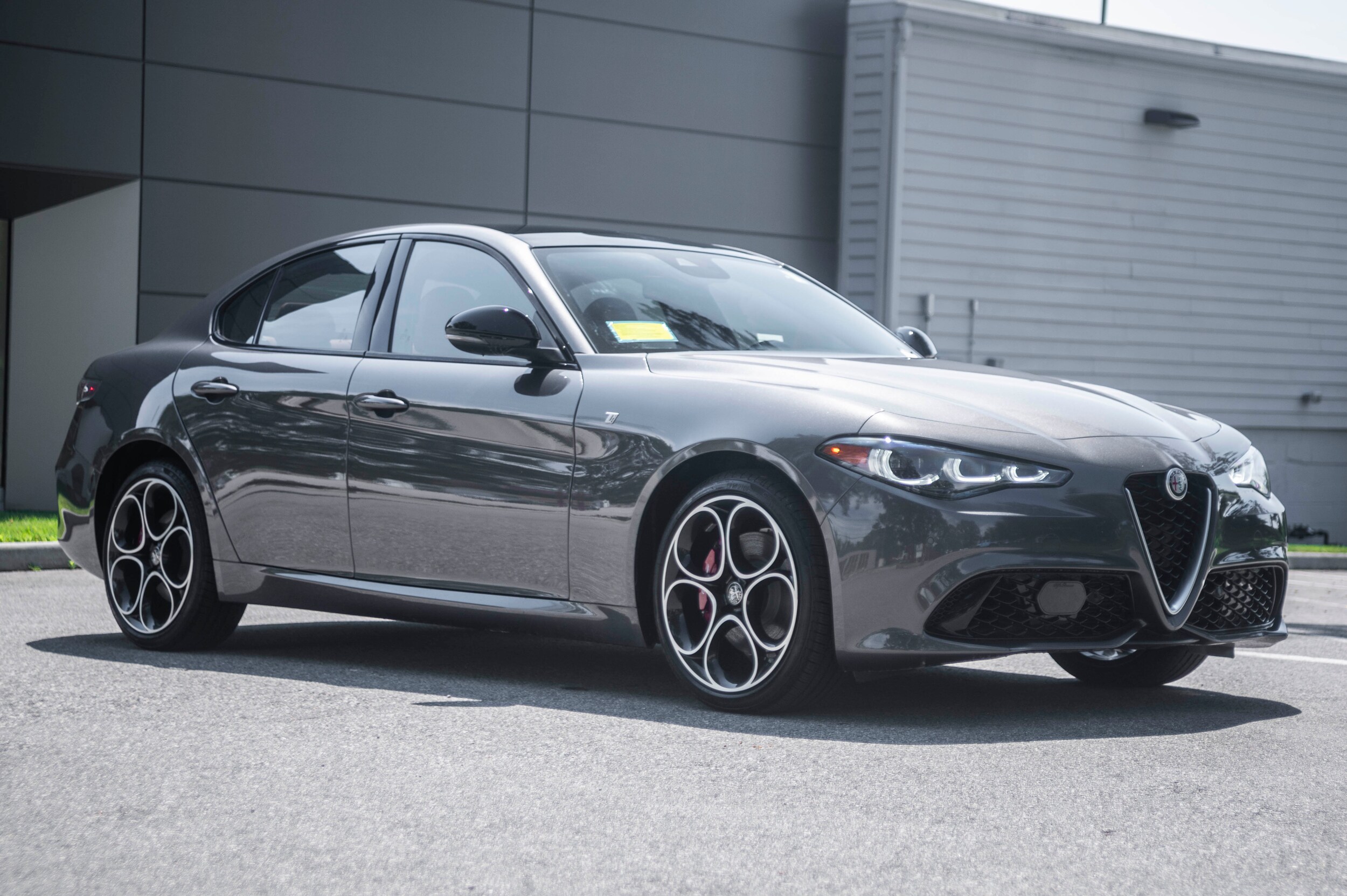 2024 Alfa Romeo Giulia Ti photo 3