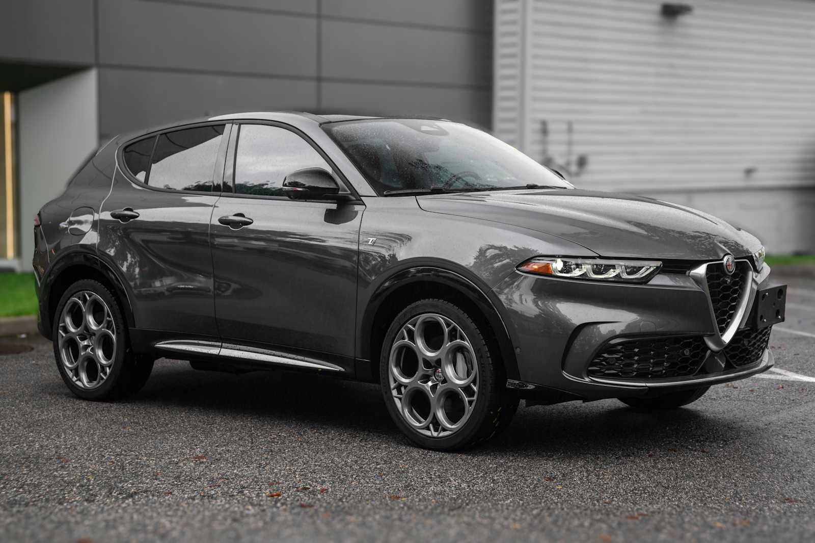 2024 Alfa Romeo Tonale Ti photo 2