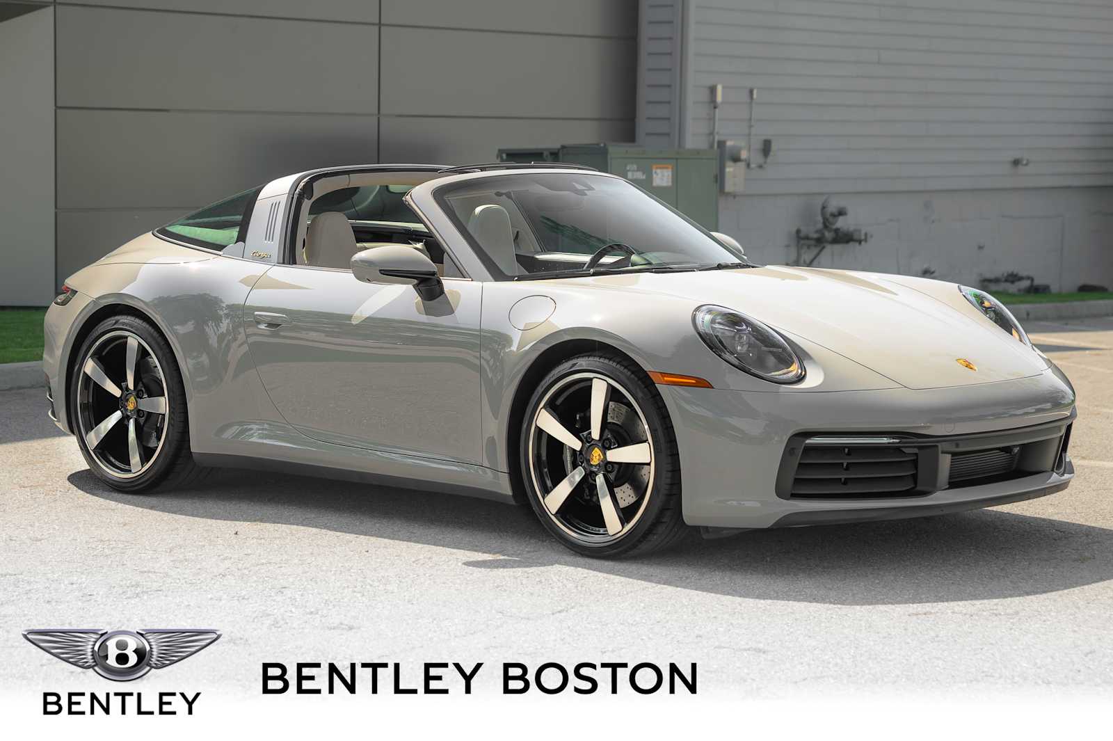 2021 Porsche 911 Targa 4S Heritage Edition's photo