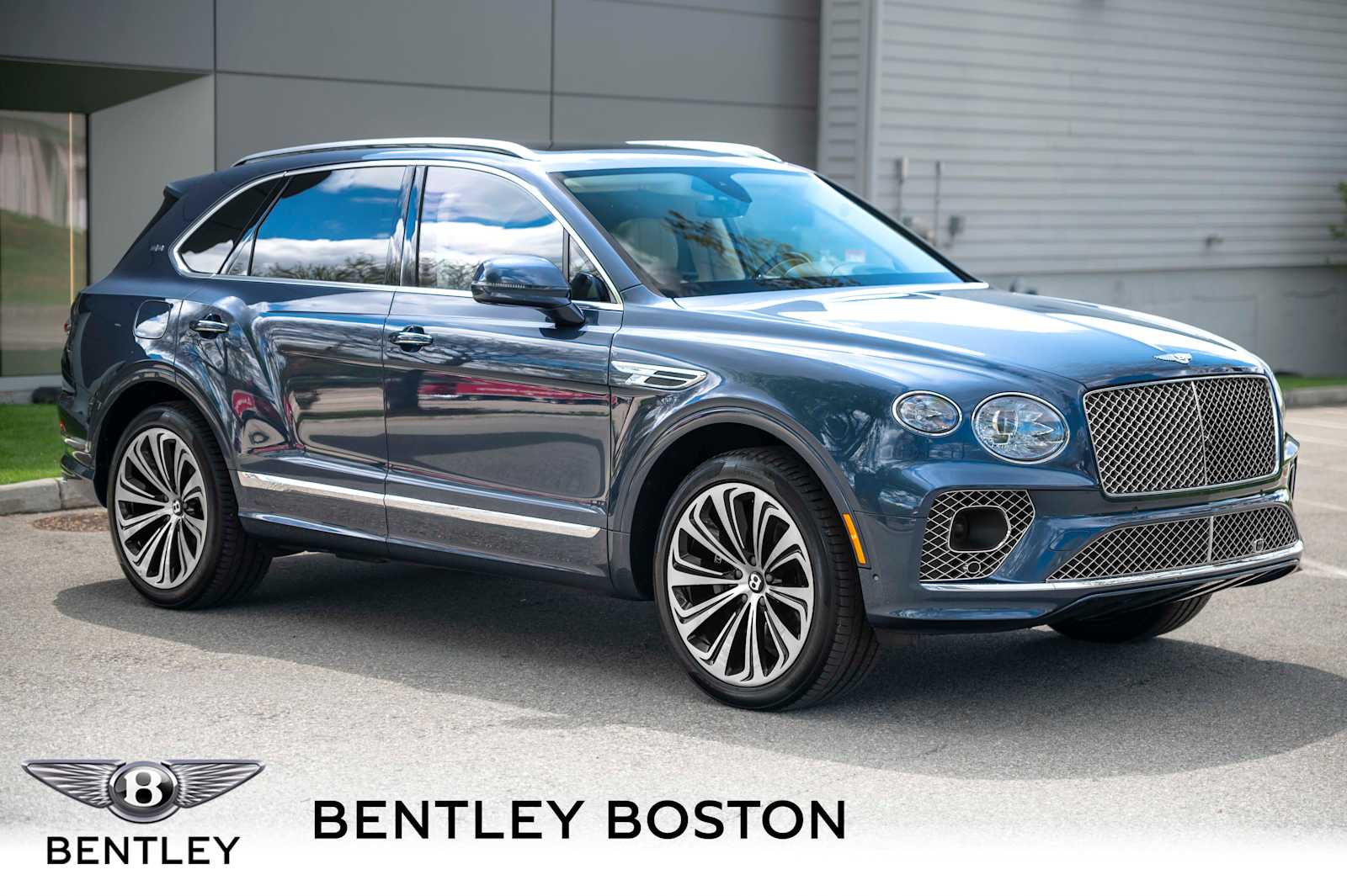 2021 Bentley Bentayga V8's photo