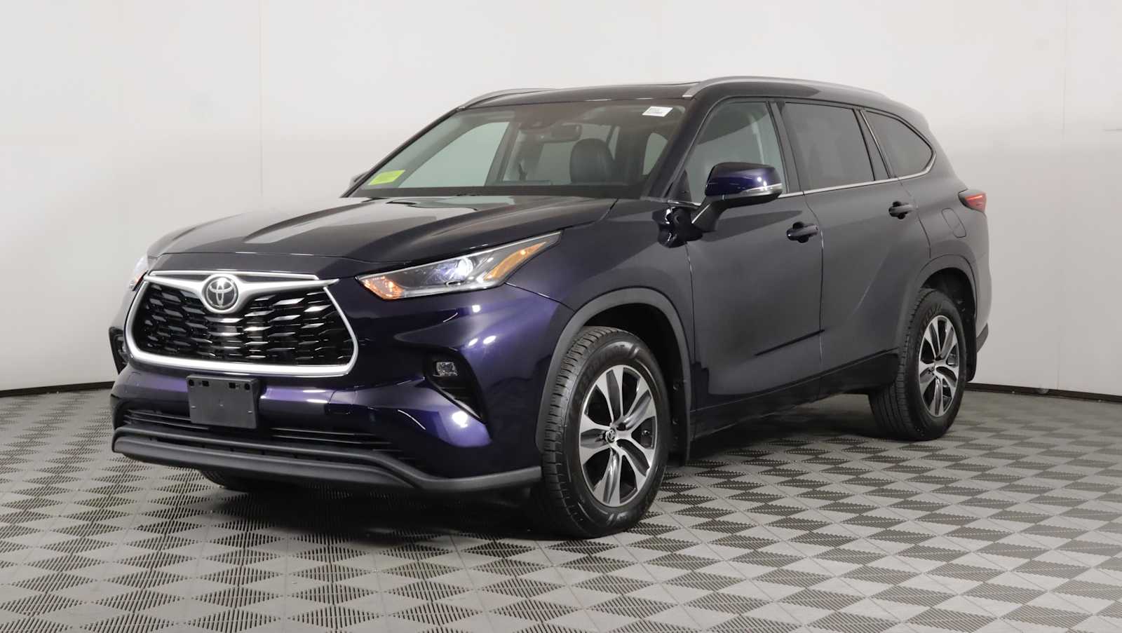 used 2021 Toyota Highlander car, priced at $32,046