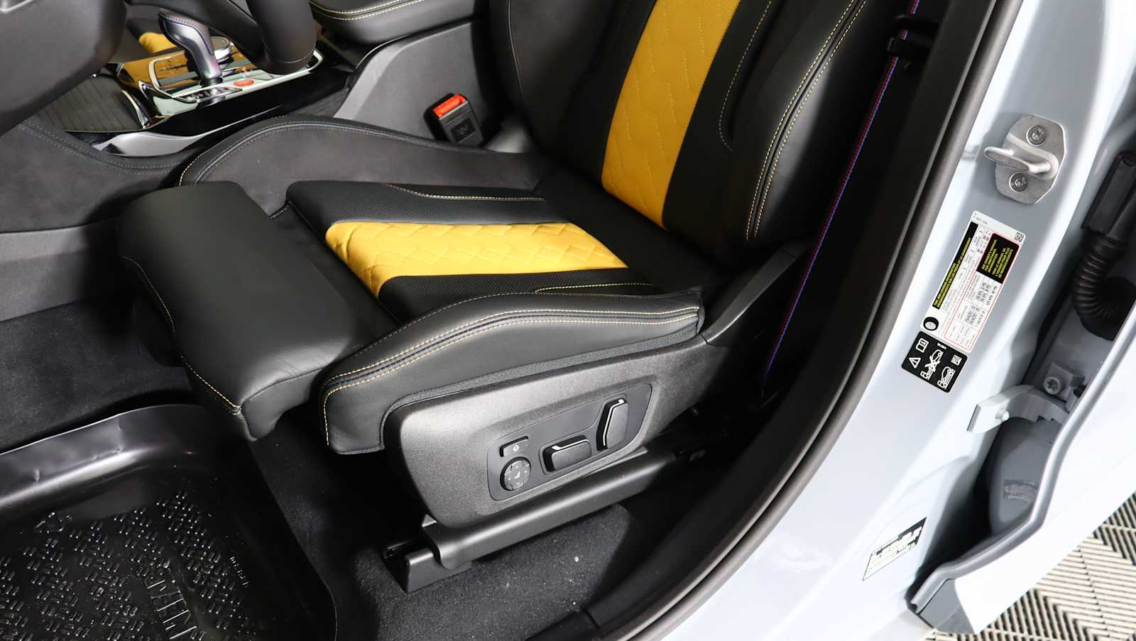 new 2025 BMW X4 M car, priced at $96,405